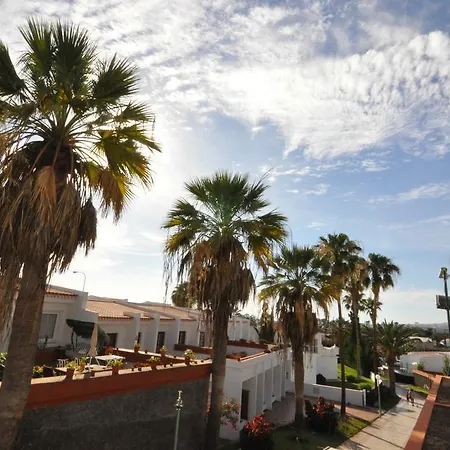 Island Village Vila *