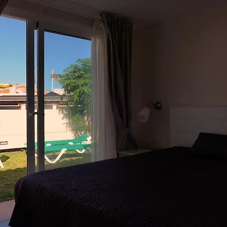 Island Village أذيخي