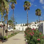 Island Village Vila *