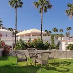 Island Village Vila